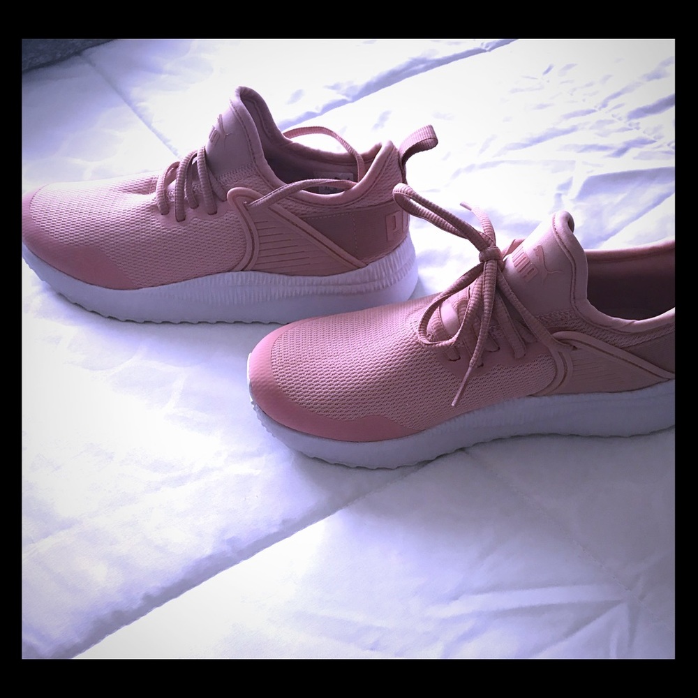 NWOT Pumas